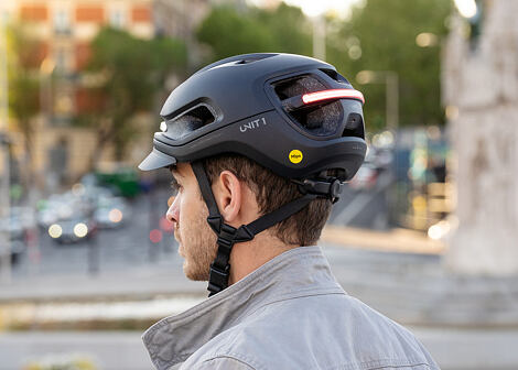 Prilba AURA Mips Smart Blackbird