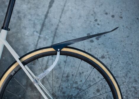 Zadný blatník pre cestný bicykel Ass Savers Win Wing 2 Road, Squid red